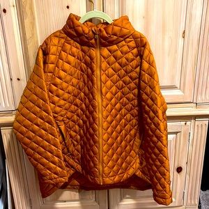 ATHLETA WHISPER FEATHERLESS JACKET. SIZE 1X